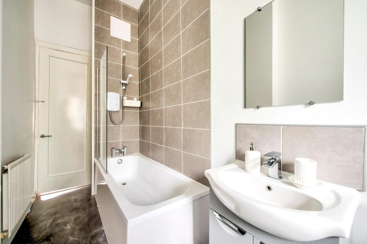 شقة غلاسغو  في Pass The Keys Stylish 2 Bed In Heart Of West End المظهر الخارجي الصورة